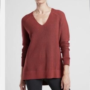 Altheta Hanover Refined V-Neck SweaterSoft machine-washable merino wool fibers.